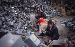 喜蜗信息科技 满地垃圾，门被砸穿！租约到期 房东回家一看傻眼