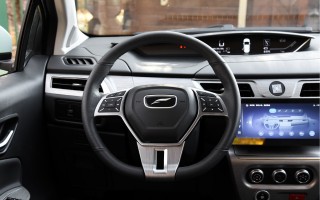 爱卡云科技金融一体机 送牌照不限行 环境日解读热门纯电动车