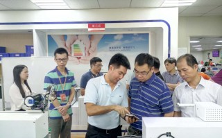 厦门盈趣科技有限 盈趣科技业绩变脸开启收购模式，上市成功后曾公告拿5000万借员工买房