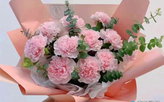 山东科技大学花束 2025母亲节观察：智能药盒与养生花束背后的“硬核孝心”革命